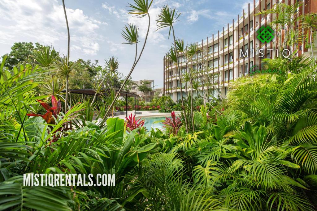 Mistiq Gardens