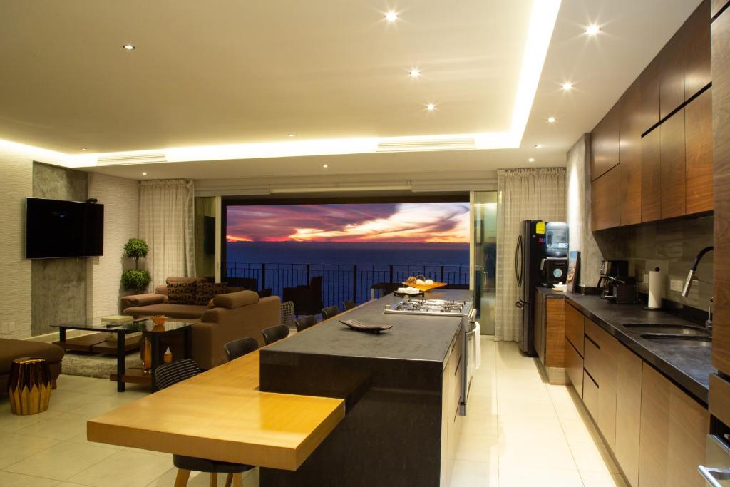 Gorgeous 15 Floor Grand Venetian