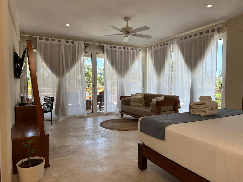 Noah Beach Hotel & Suites