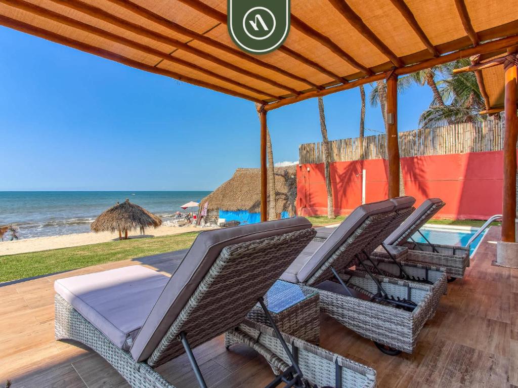 Oceanview 4 BR Condo - Pool - Beach - Terrace