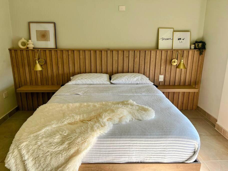 Beautiful New Modern Home, Perfectly located between Valle De Guadalupe and Downtown Ensenada!