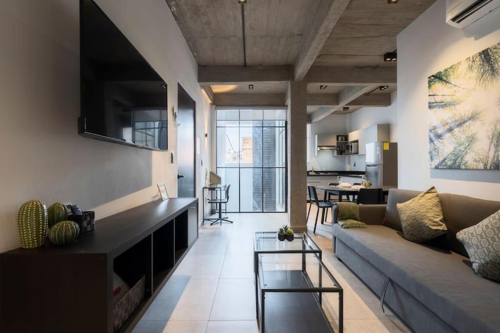 P301 Apt 2Bdrm 2bath AC private balcony Rooftop