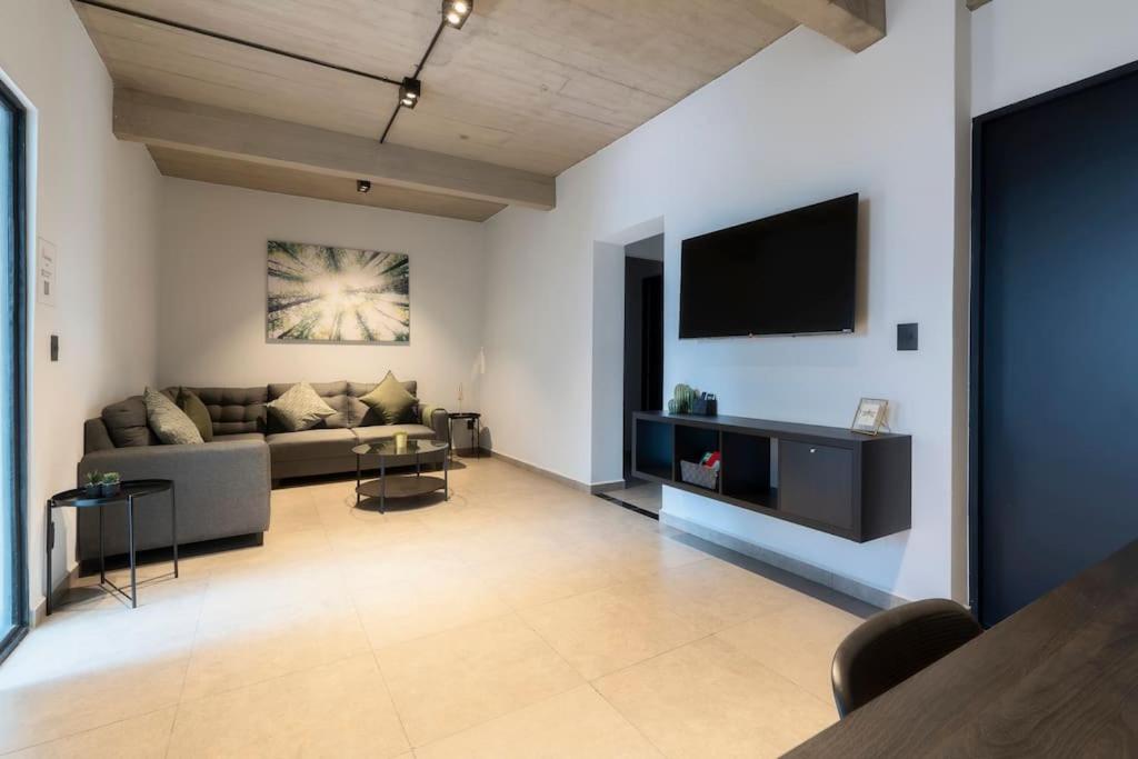 P302 Zocalo 3bdrm 2bath Rooftop AC