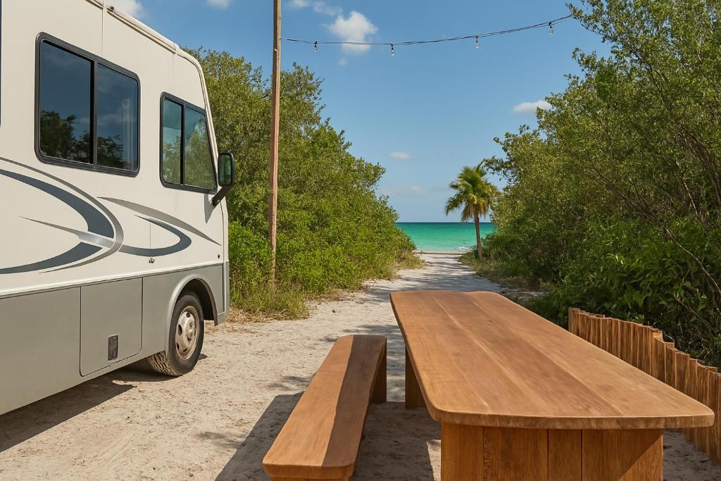 Motorhome Holbox frente al mar y bioluminiscencia
