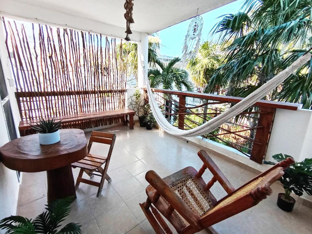 Habitacion con terraza frente al parque