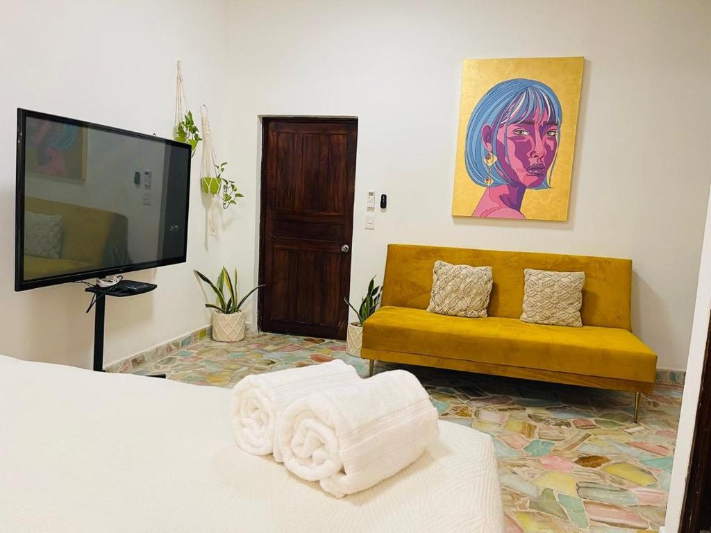 Private Room in a Boho House N1