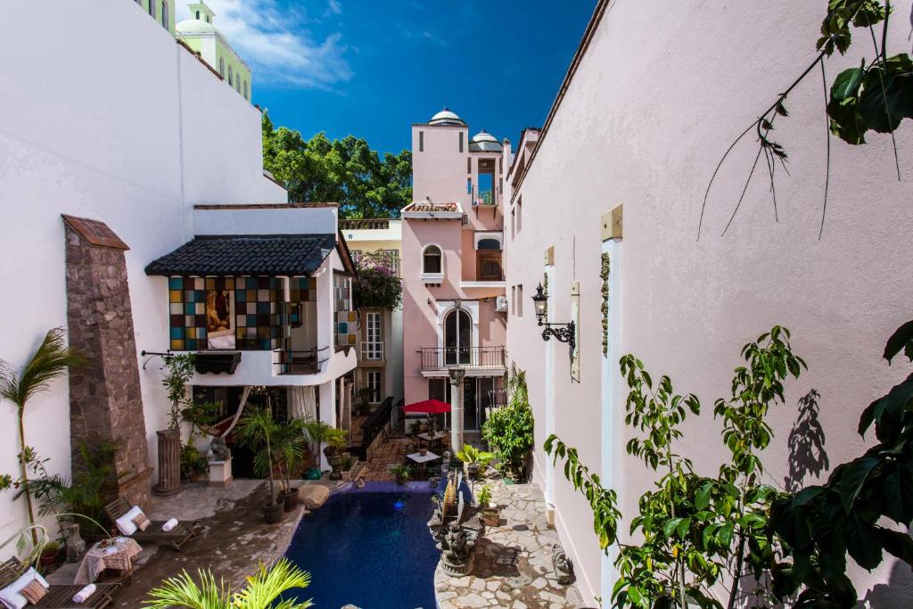 Garlands Del Rio Riverside Boutique Hotel