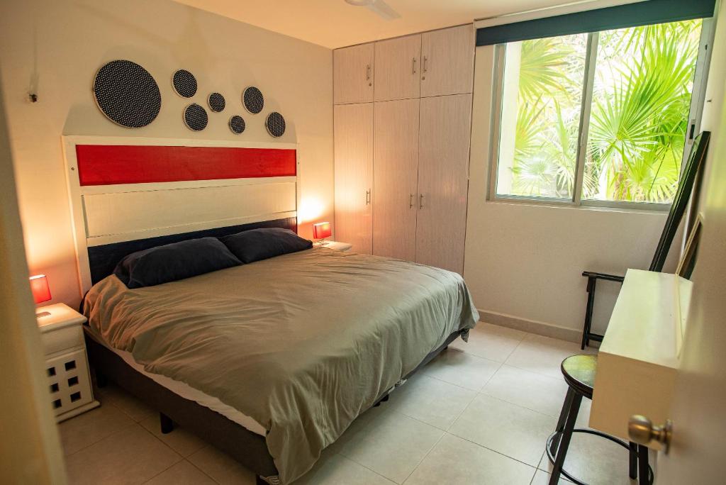 87972 Romantic condo, best retreat for a couple, 1 block from the Ocean