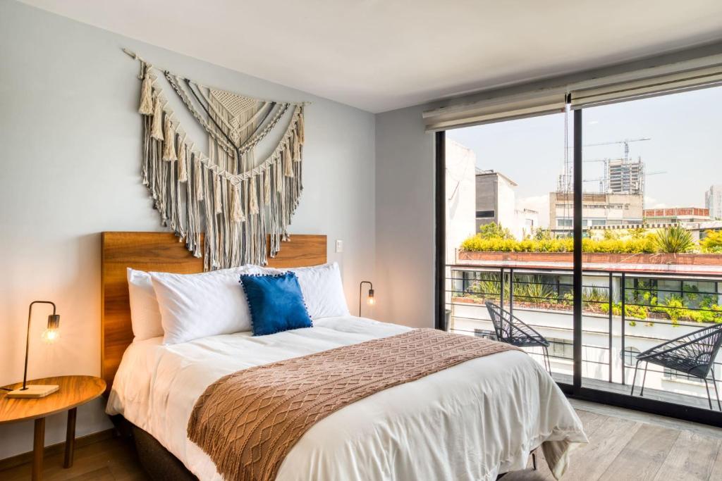Chic PH Haven with rooftop, Condesa 2BR By Tasman