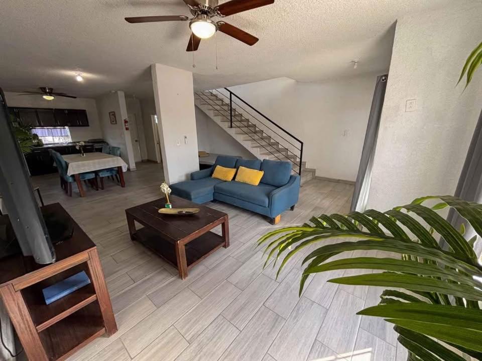 Shoreline Condo 5 Desert Oasis Free Wifi, Cool AC