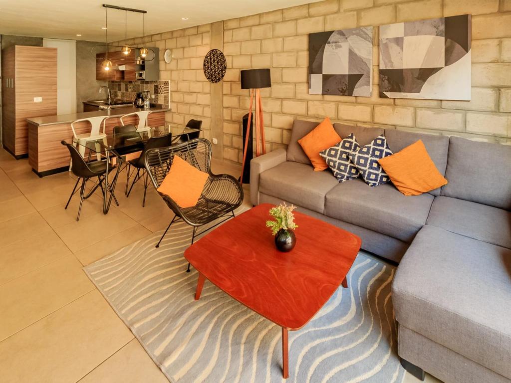 Stylish Designer Loft w Gym 2BD Tribu Colon 105