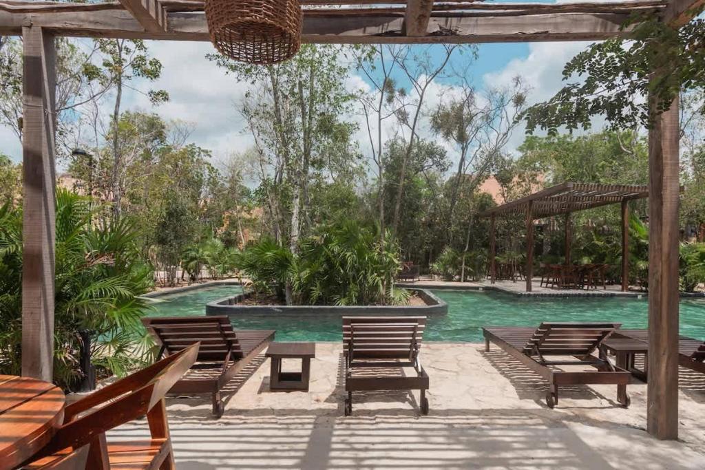 Stylish Duplex Lower Level 2-BR Wifi Pool Gym