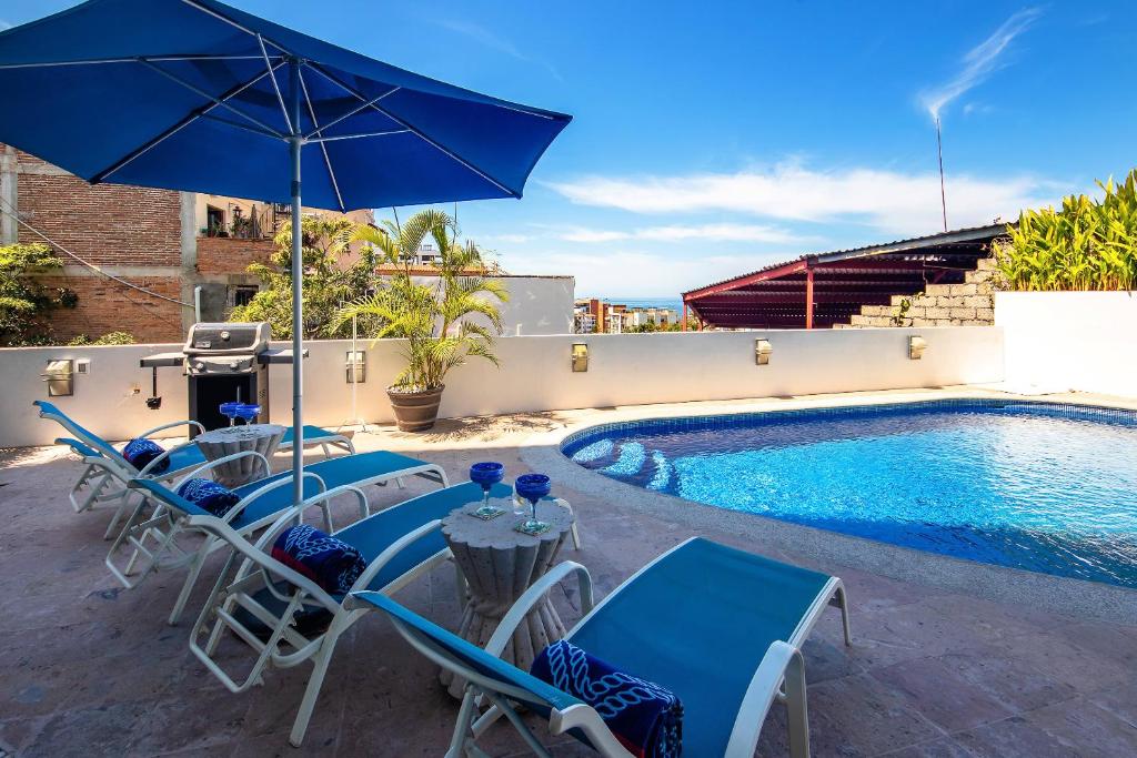 Stylish Poolside Condo with Sea Views Apple TV