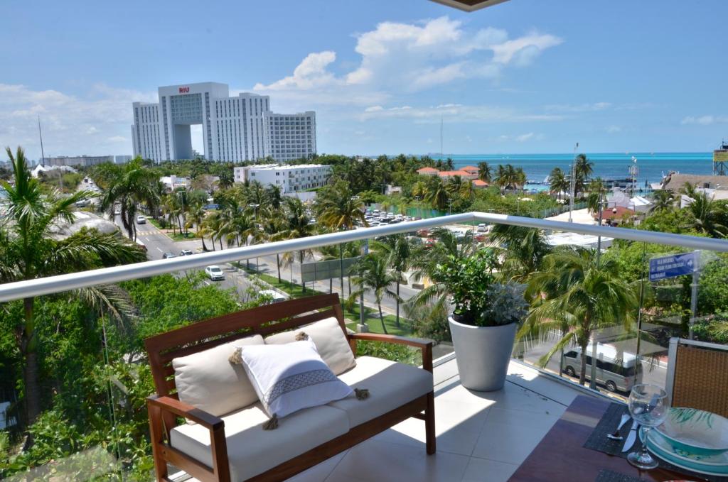TAKH Sea View Apartment