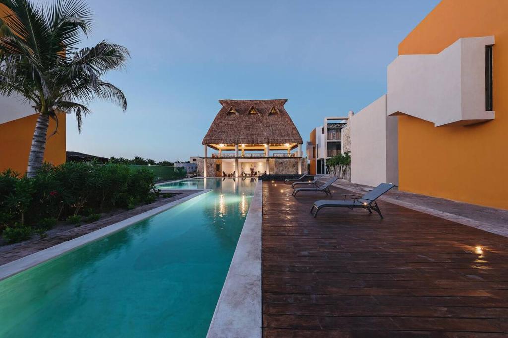 Telchac Villa de 3 pisos con club playa
